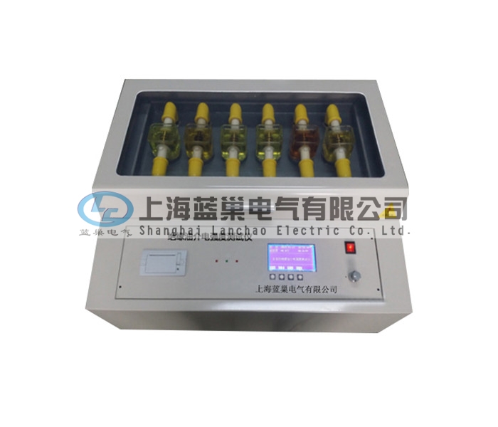 LCY-6B六杯型絕緣油介電強度測試儀又稱絕緣油介電強度測試儀、絕緣油介質強度測試儀及絕緣油電強度測定儀,六杯絕緣油介電強度測試儀根據《絕緣油介電強度測定法》設計生產